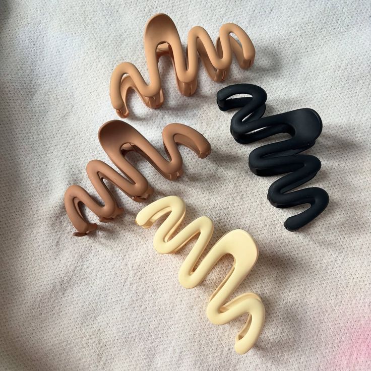 Wave Premium Matte Finish Claw Clip (Multicolour) - Pack of 4